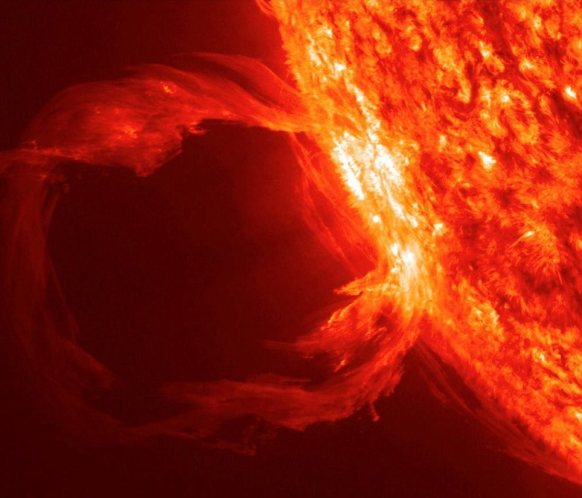  Foto Terbaru Matahari Tampak Sangat Dekat Diambil Oleh NASA