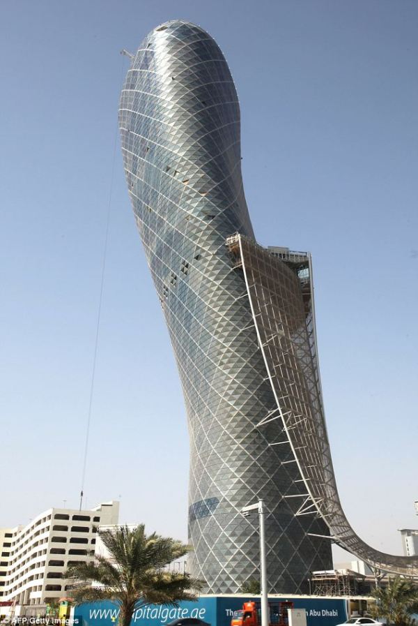 Capital Tower Abu Dhabi lebih miring hampir5 kali dari menara Pisa